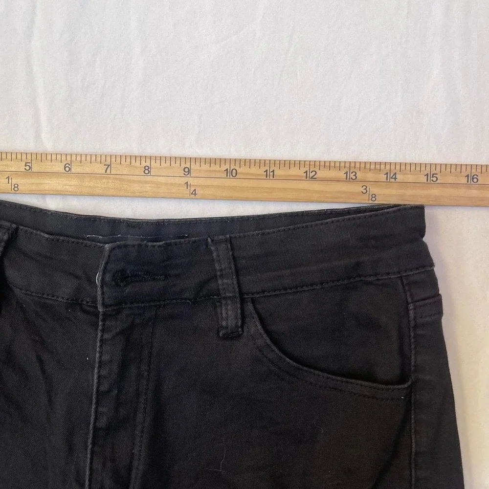 Black‎ distressed shorts